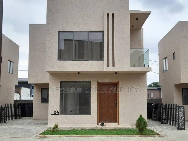 4bdrm Duplex in Haatso Main Road, Accra Metropolitan for sale · Photo 1