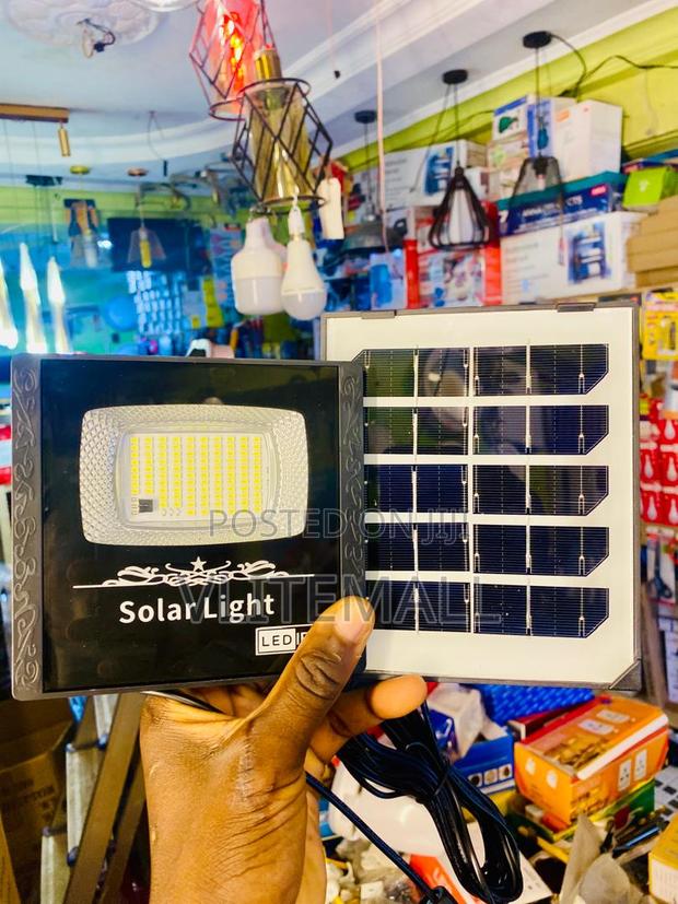 30w Solar Floodlights (GD-070) · Photo 2