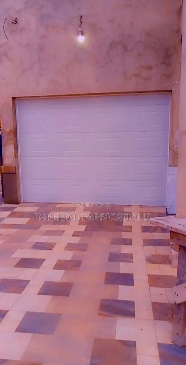 Automatic Garage Door · Photo 3