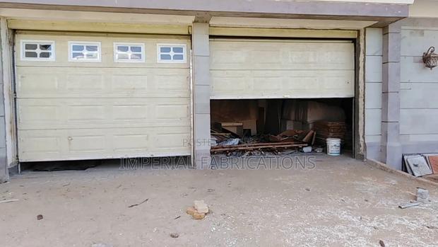 Automatic Garage Door · Photo 4