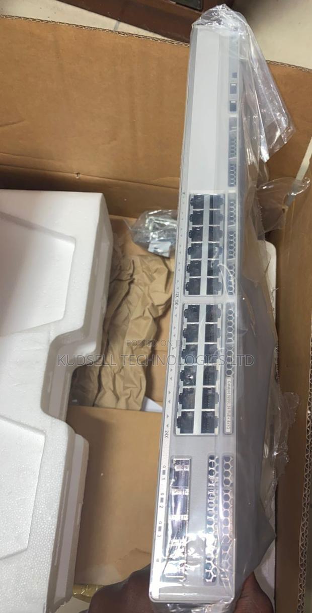 C9300l-24p-4g-E - Cisco Catalyst 9300L Switches · Photo 1
