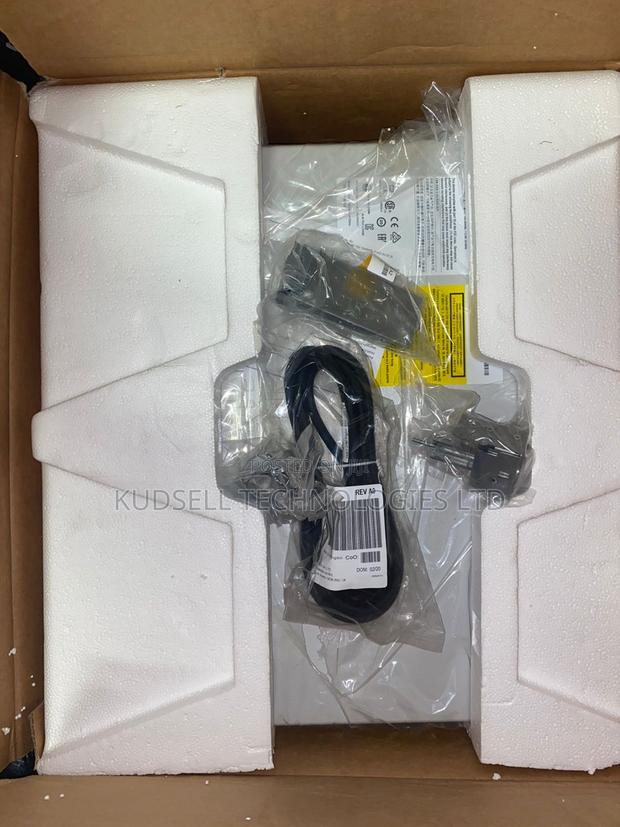 C9300l-24p-4g-E - Cisco Catalyst 9300L Switches · Photo 3
