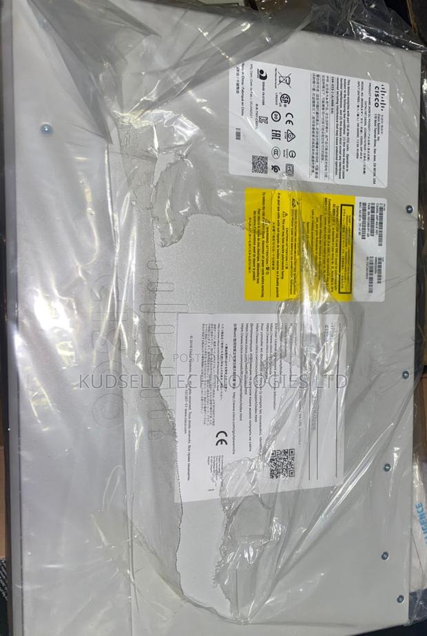 C9300l-24p-4g-E - Cisco Catalyst 9300L Switches · Photo 2