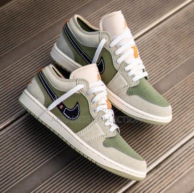 Air Jordan 1 Low Se Craft Light Olive · Photo 1