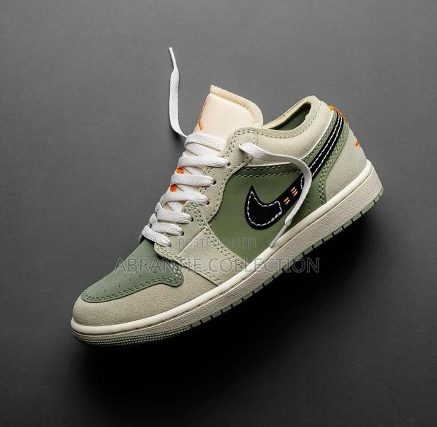 Air Jordan 1 Low Se Craft Light Olive · Photo 2