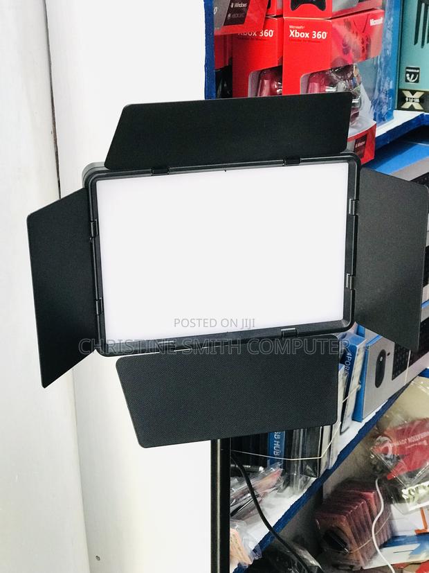 L900 Portable Camera Light With Stand · Photo 1