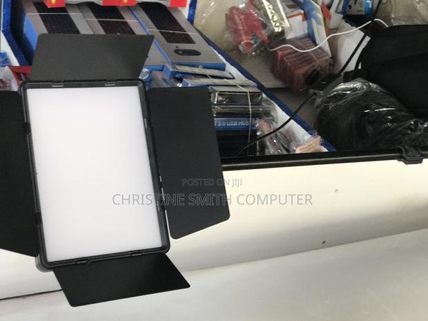 L900 Portable Camera Light With Stand · Photo 2