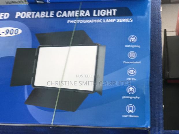 L900 Portable Camera Light With Stand · Photo 3