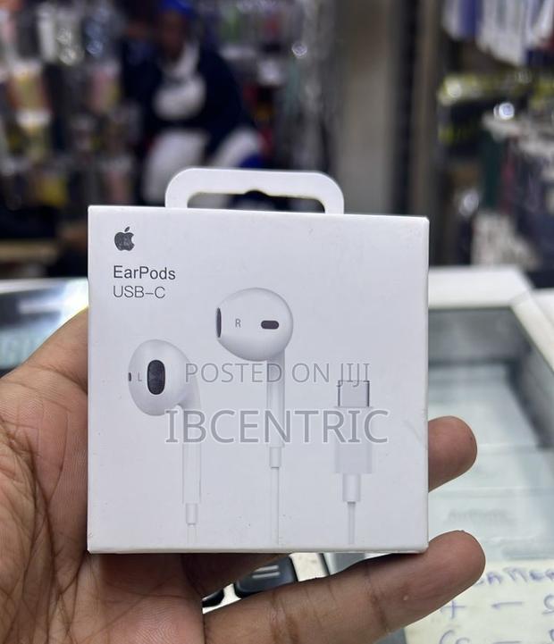 Type-C Stereo Headphones for iPhone 15 Pro Max · Photo 1