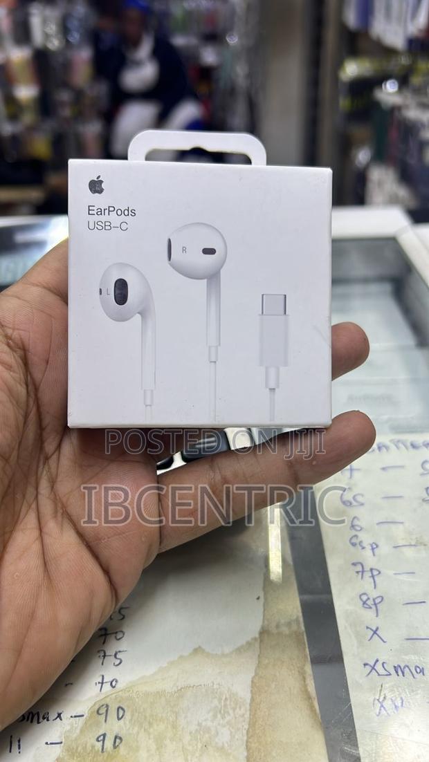 Type-C Stereo Headphones for iPhone 15 Pro Max · Photo 2