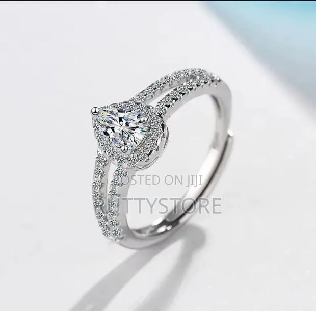 Original 925 Sterling Silver Moissanite Stone Ring · Photo 1