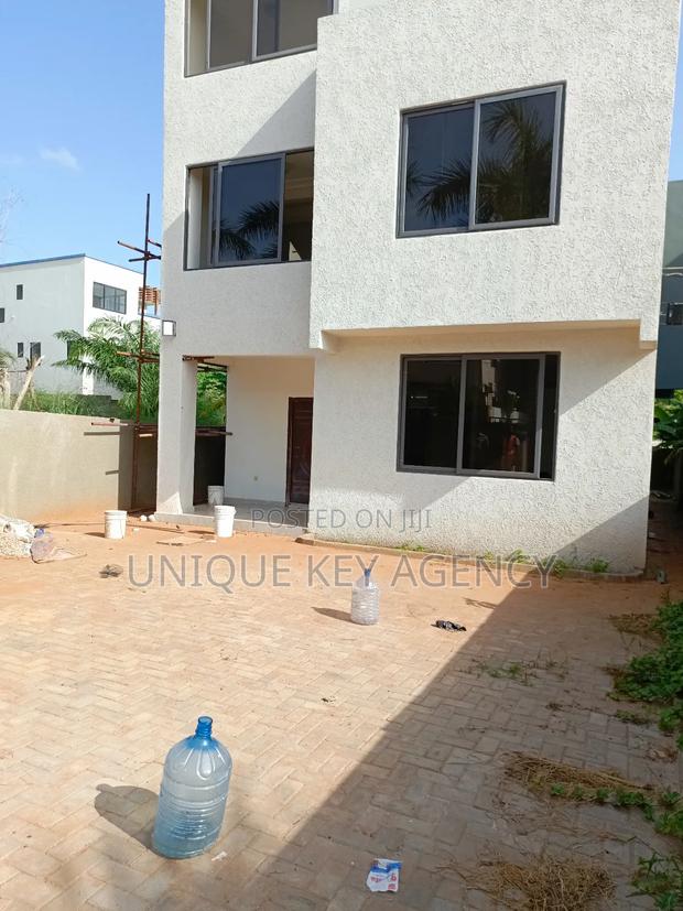 4bdrm Apartment in Unique Key Agency, Airport Residential Area for rent · Photo 1