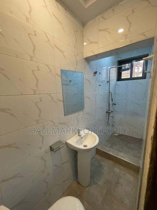 5bdrm Bungalow in Emefs Estate, Tema Metropolitan for sale · Photo 7