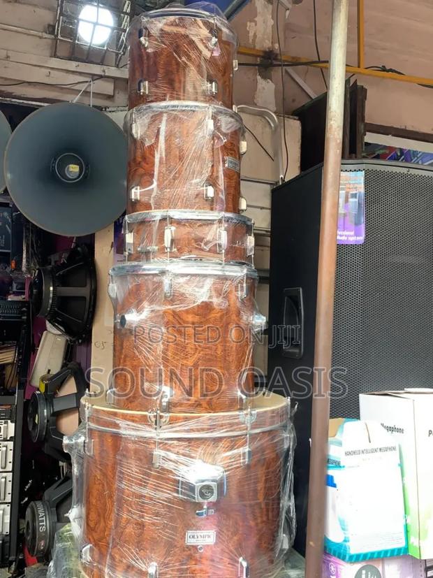 Olympic Brown Acoustic Drumset for Churches and Pubs · Photo 1