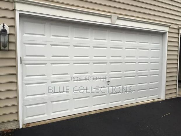 11×8 Automatic Garage Door · Photo 1