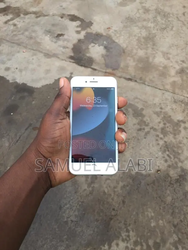 Apple iPhone 7 32 GB Silver · Photo 1