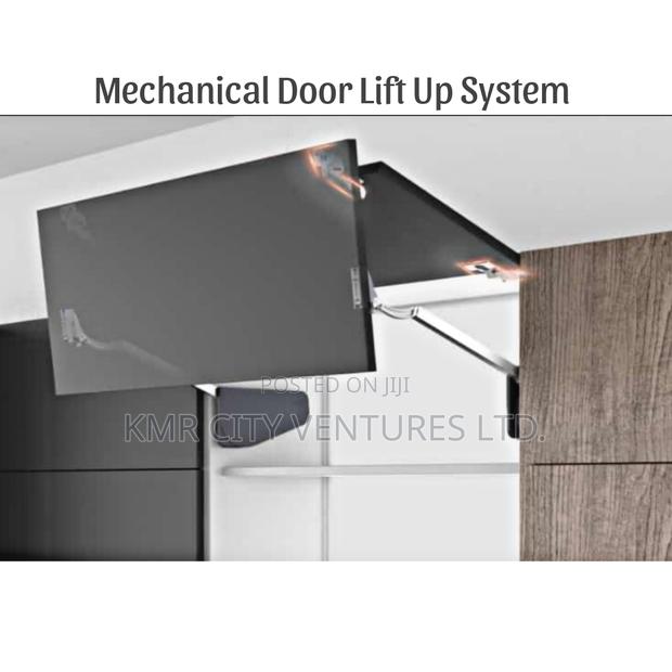 Mechanical Door Lift-Up System · Photo 2