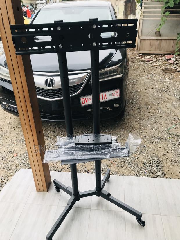 Highly Effectively TV Stand With Wheels Height Adjustable · Photo 1