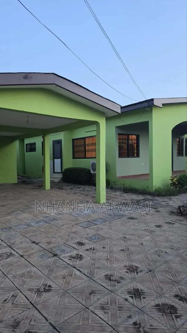 3bdrm House in Lashibi Community 19, Sakumono for rent · Photo 1
