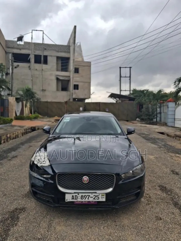 Jaguar XE 2019 Black · Photo 1