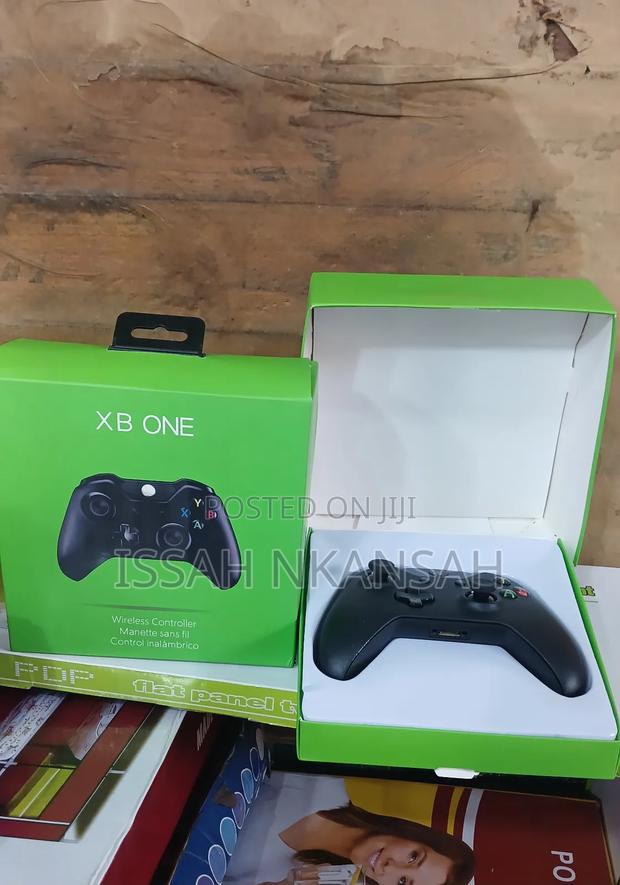 X Box One Controller · Photo 2