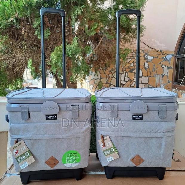 Igloo Maxcold Fusion 36-Can Roller Bag · Photo 1