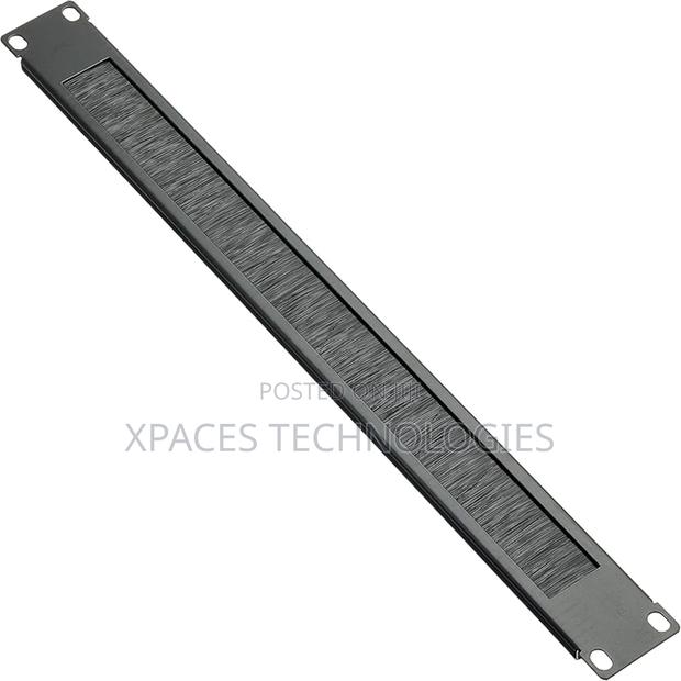 19'' 1U Rack Mount Brush Plate, Rack Cable Management · Photo 2