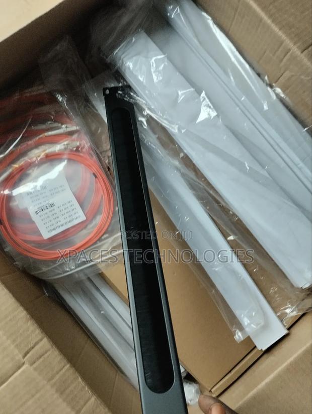 19'' 1U Rack Mount Brush Plate, Rack Cable Management · Photo 1