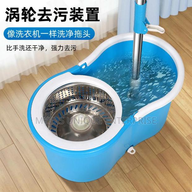 High Quality 360 Spin Mop Bucket With 2 Mop Heads · Photo 1