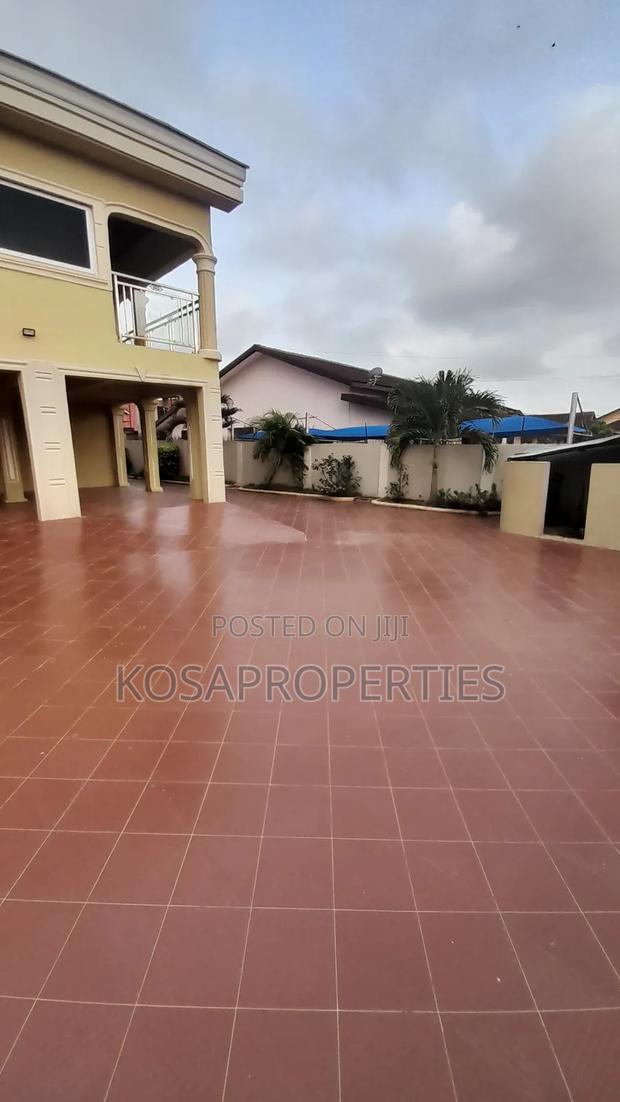 Furnished 7bdrm House in West Legon Near for sale · Photo 2