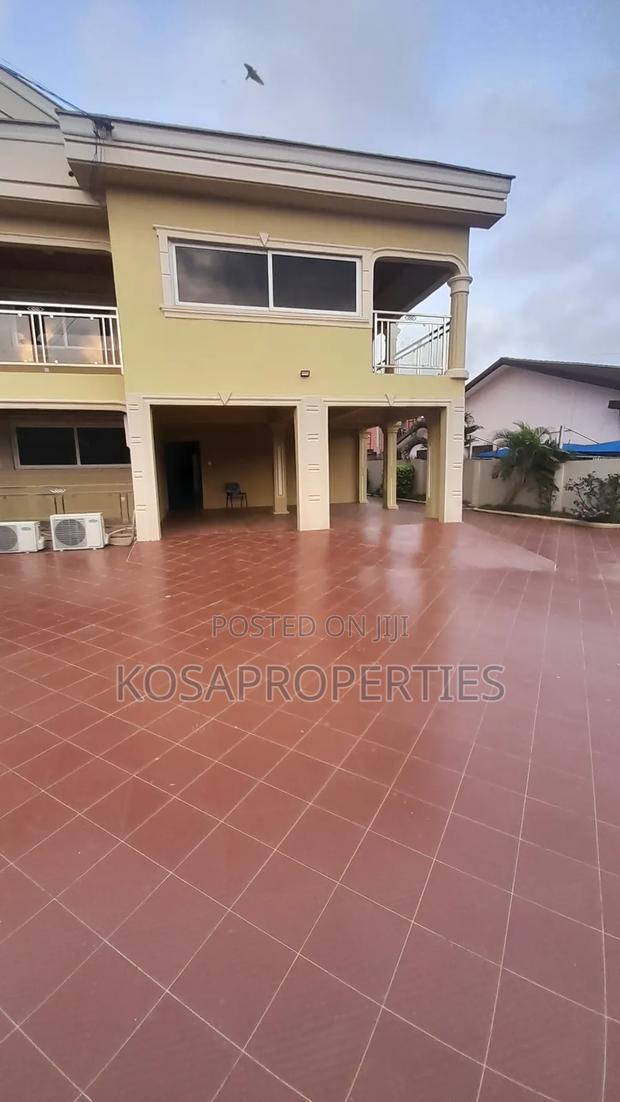 Furnished 7bdrm House in West Legon Near for sale · Photo 3