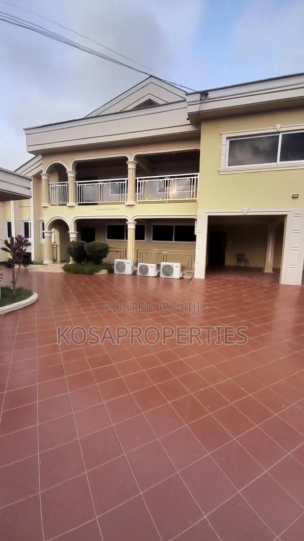 Furnished 7bdrm House in West Legon Near for sale · Photo 4