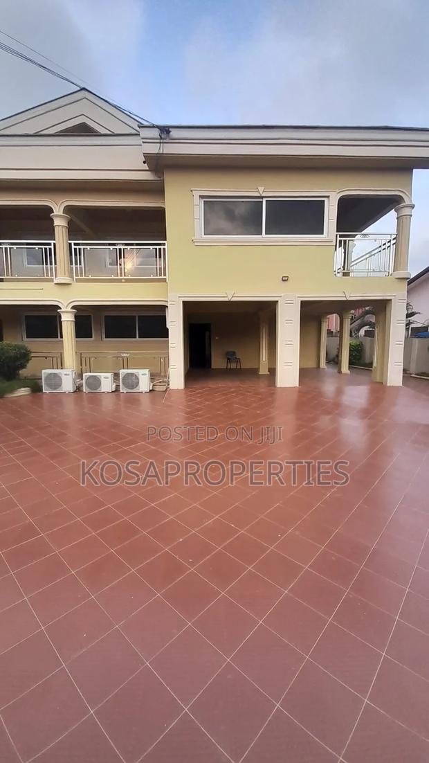 Furnished 7bdrm House in West Legon Near for sale · Photo 5