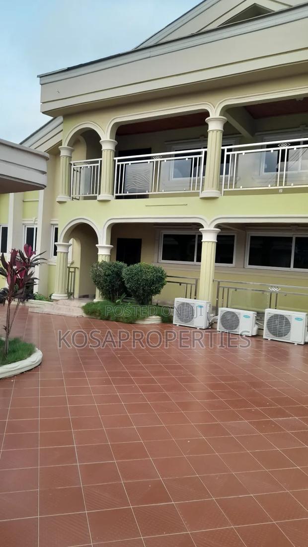 Furnished 7bdrm House in West Legon Near for sale · Photo 6