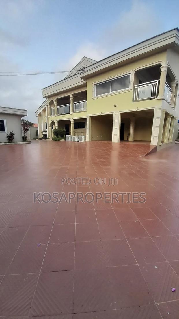 Furnished 7bdrm House in West Legon Near for sale · Photo 7