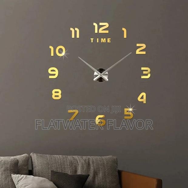 Modern Luxury Wall Clock · Photo 3