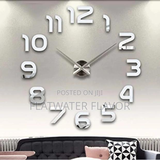 Modern Luxury Wall Clock · Photo 4