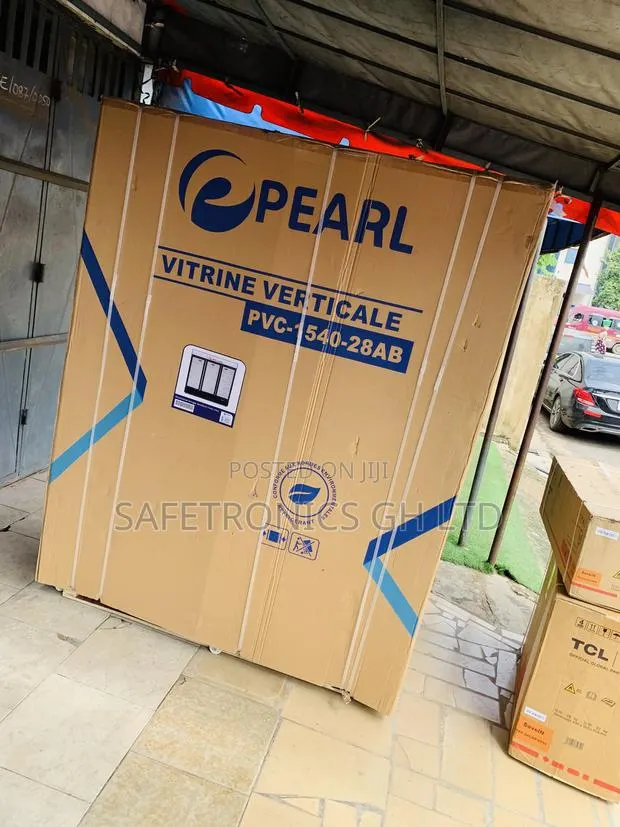 High Efficiency Pearl PVC-1540-28ab Three-Door Display Fridge · Photo 1