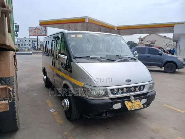 Ford Transit 2006 Silver · Photo 1