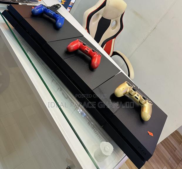 Ps4 Standard With 5 Latest Free Games · Photo 1