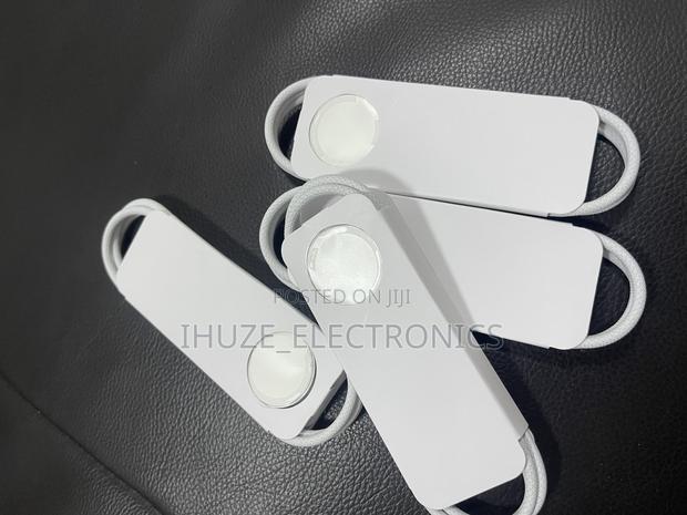 Apple Watch Magnetic Fast Charger to USB-C Cable (1 M) · Photo 1