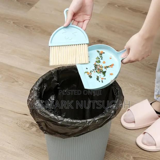 Brush and Dustpan for Sale · Photo 2