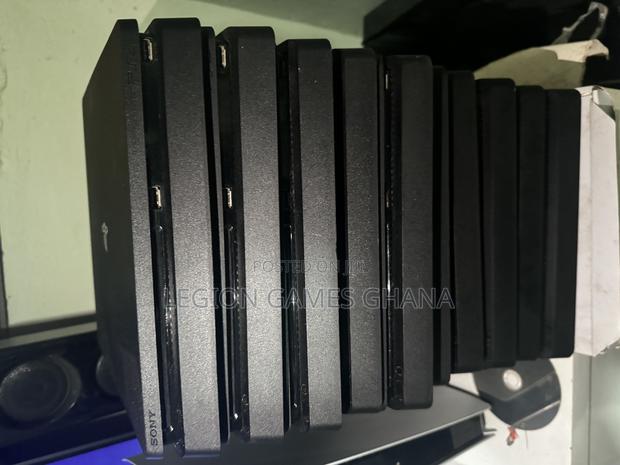 Playstation 4 Slim · Photo 1