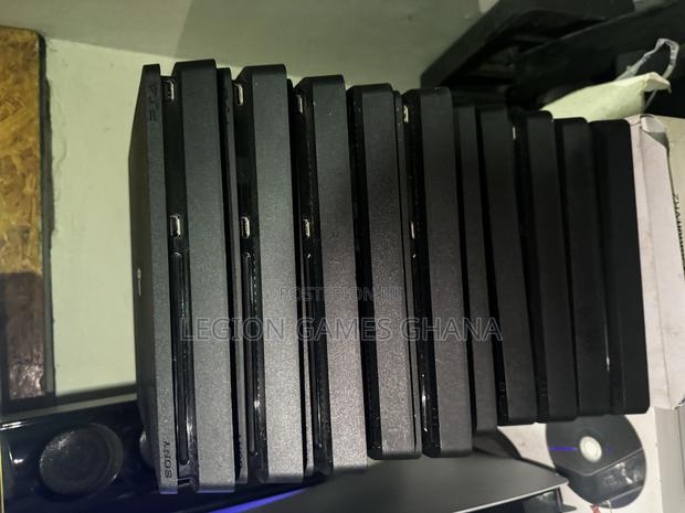 Playstation 4 Slim · Photo 4