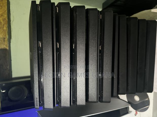 Playstation 4 Slim · Photo 3