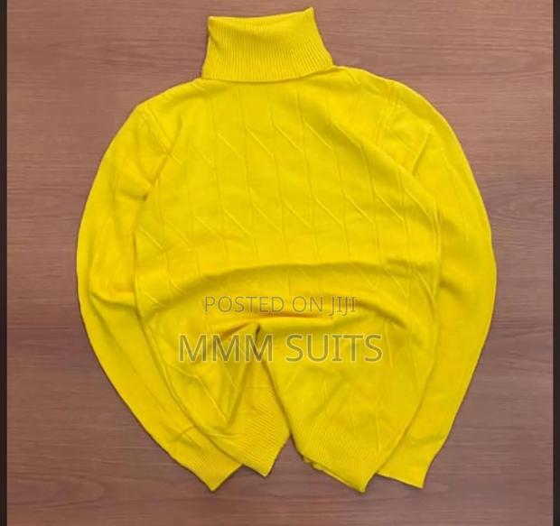 Quality Unisex Turtleneck Shirt in Yellow Colour · Photo 2