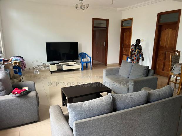 11bdrm House in Com10, Tema Metropolitan for sale · Photo 1
