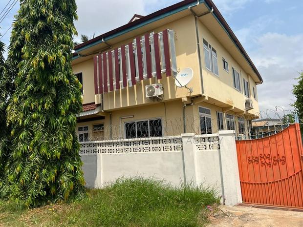 11bdrm House in Com10, Tema Metropolitan for sale · Photo 8