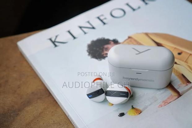 Beyerdynamic Free Byrd Active Noise Cancelling Earbuds · Photo 2
