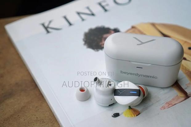 Beyerdynamic Free Byrd Active Noise Cancelling Earbuds · Photo 3